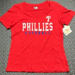 New Era Genuine Merchandise Women’s Red Phillies‎ V-Neck Tee Size L